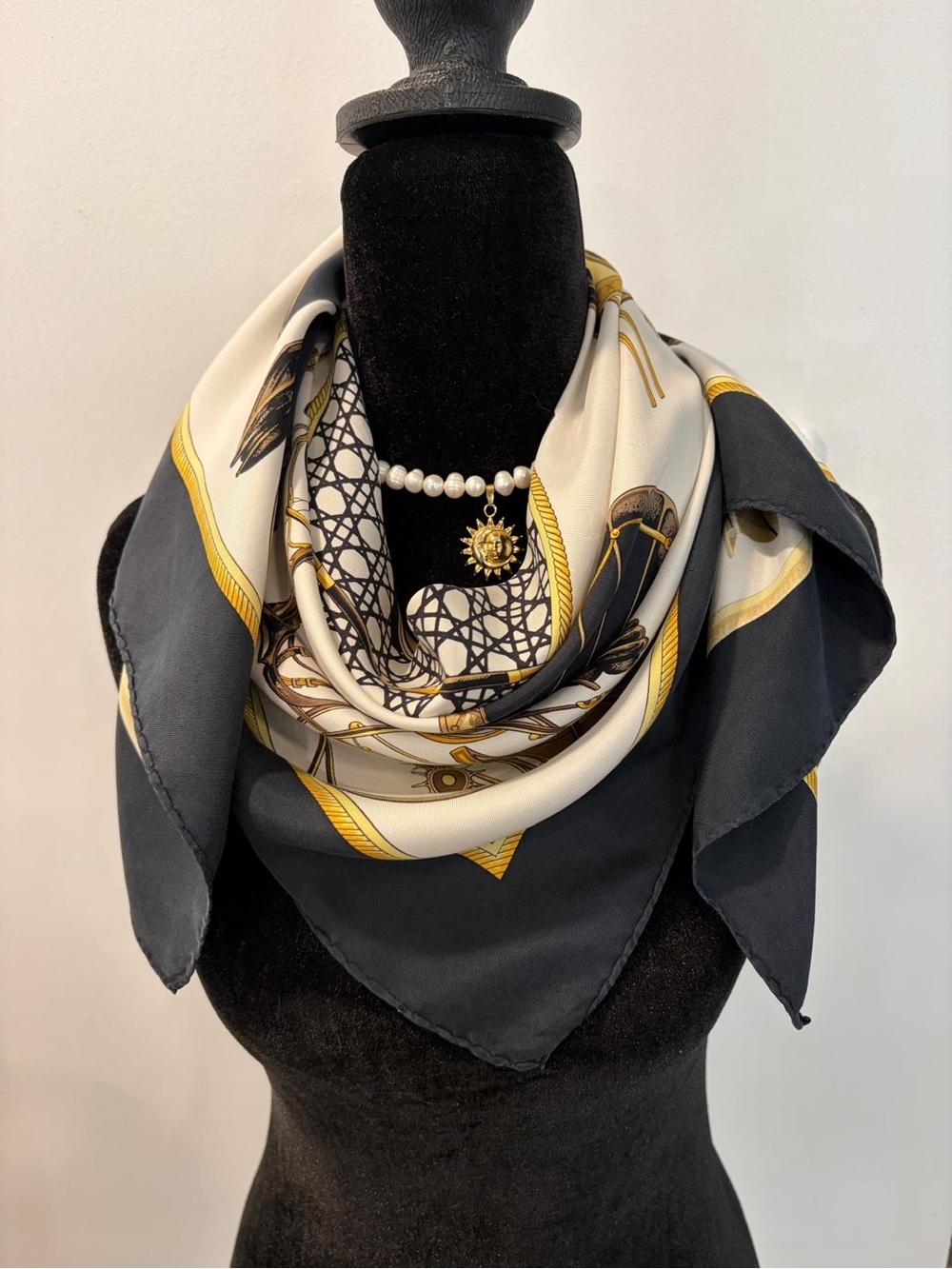 Hermes Silk Scarf Carré 90 Scarf Black Gold White Hand Rolled Made In France - Picture 11 of 13
